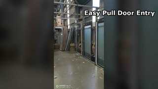 Porta puxada à mão