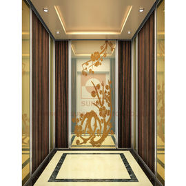 Teto luxuoso e para baixo lâmpada da decoração de madeira da cabine do elevador